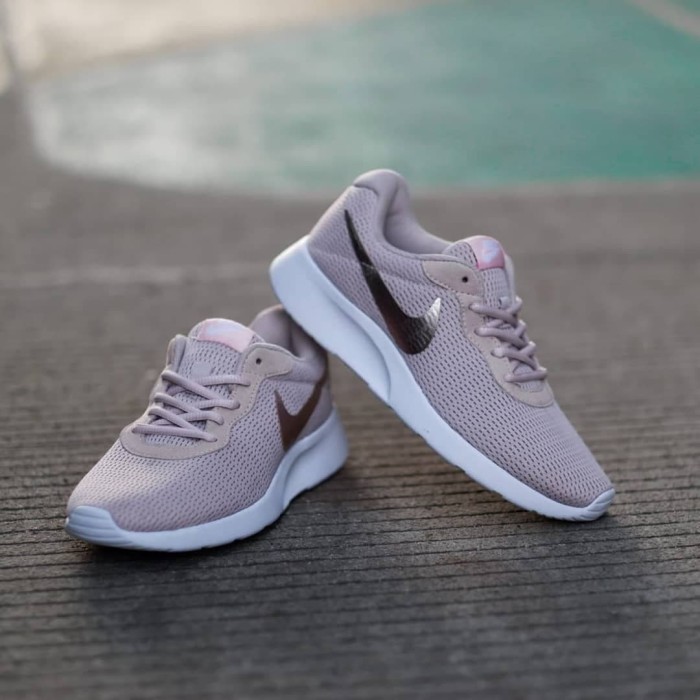 tanjun nike rose gold
