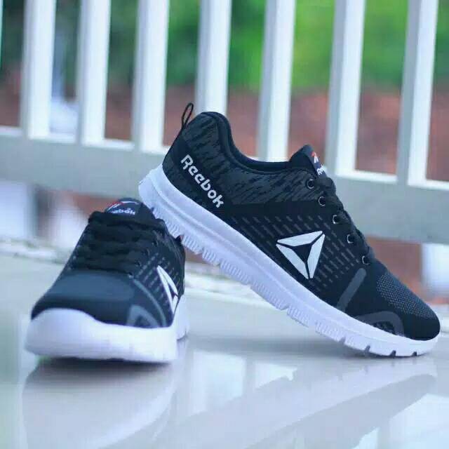 sepatu reebok running