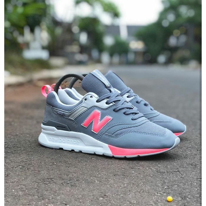 new balance pink and grey shoes