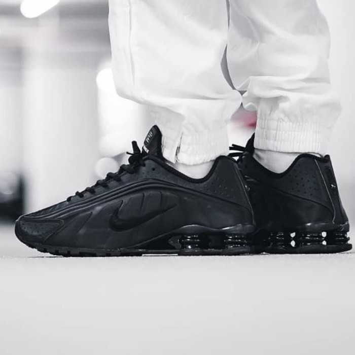 sepatu nike shox r4