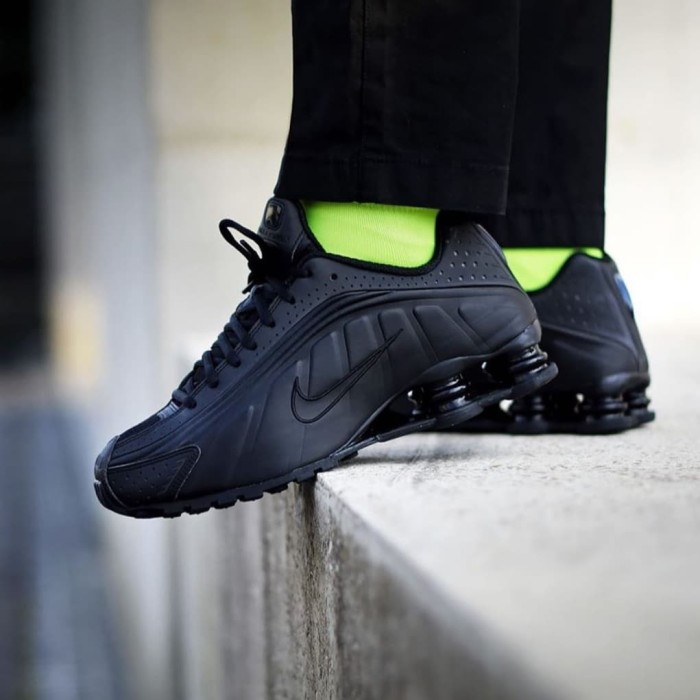 shox triple black