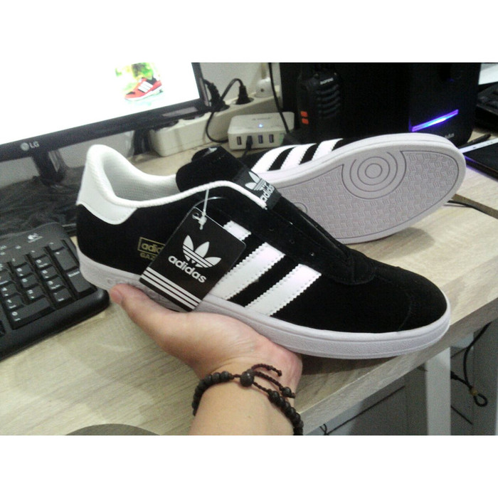 Jual Sepatu Adidas Gazelle Man Pria Untuk Cowo Cowok KWS Grade Original Full Hitam, 40 Kota Depok Ojarr Collections | Tokopedia Jual Sepatu Adidas Gazelle Man Pria Untuk Cowo Cowok KWS Grade Original Full Hitam, 40 Kota Depok Ojarr Collections | Tokopedia