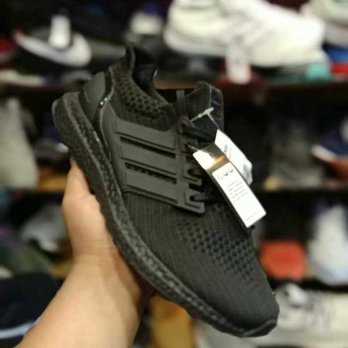 ultra boost hitam