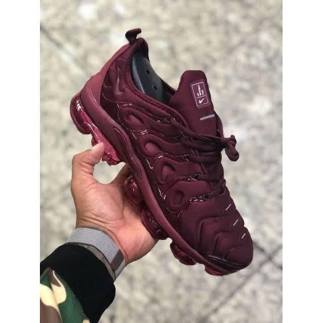 burgundy air vapormax plus