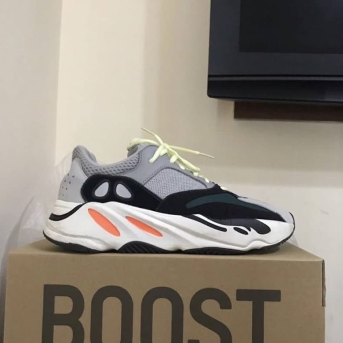 yeezy 700 wave runners