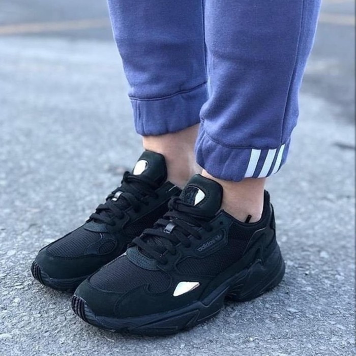 adidas falcon all black
