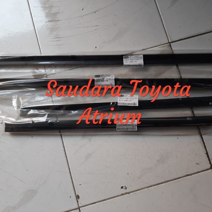 Foto Produk Pelipit karet kaca luar Jazz RS 2008 2009 2010 2011 2012 2013 set 4pcs dari Saudara toyota atrium