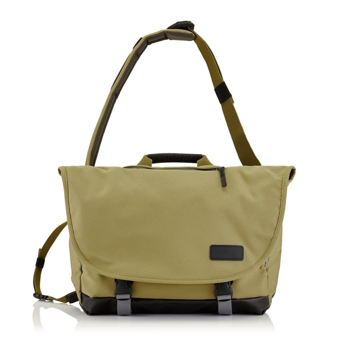 crumpler chronicler messenger bag