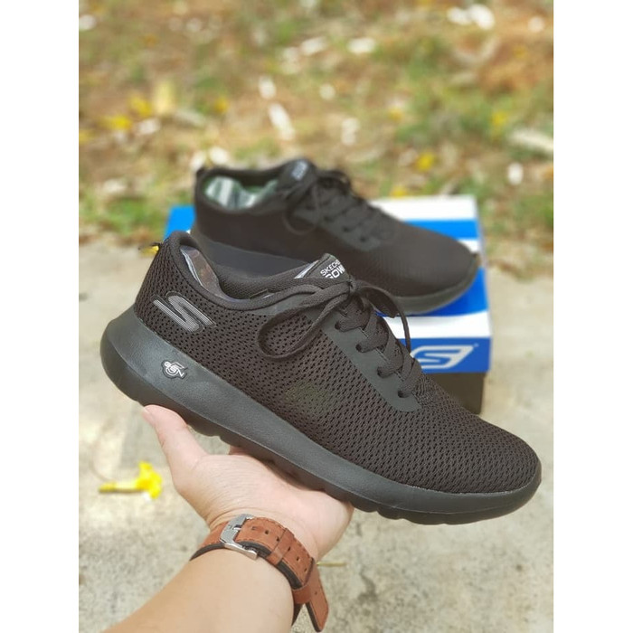 beli sepatu skechers