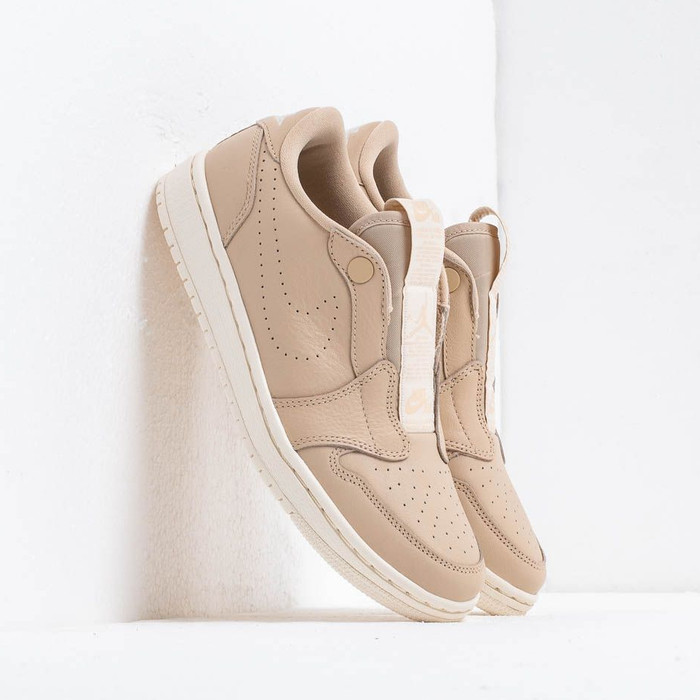 Jual Sepatu Nike Air Jordan 1 Low  Slip Desert Ore Cream 