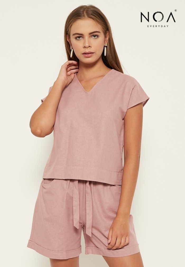 Foto Produk NOA Everyday Blouse Wanita YUNA Basic V neck Dusty Pink - M dari Noaeveryday