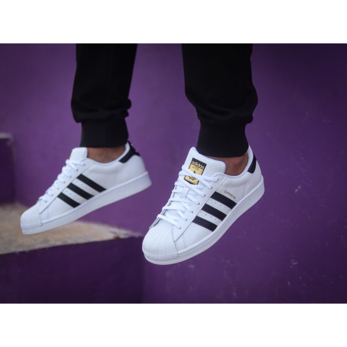 adidas superstar black and white