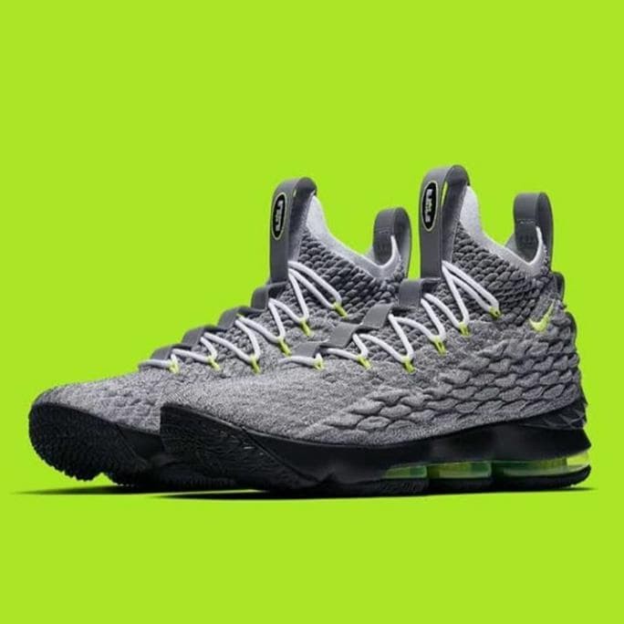 harga lebron 15