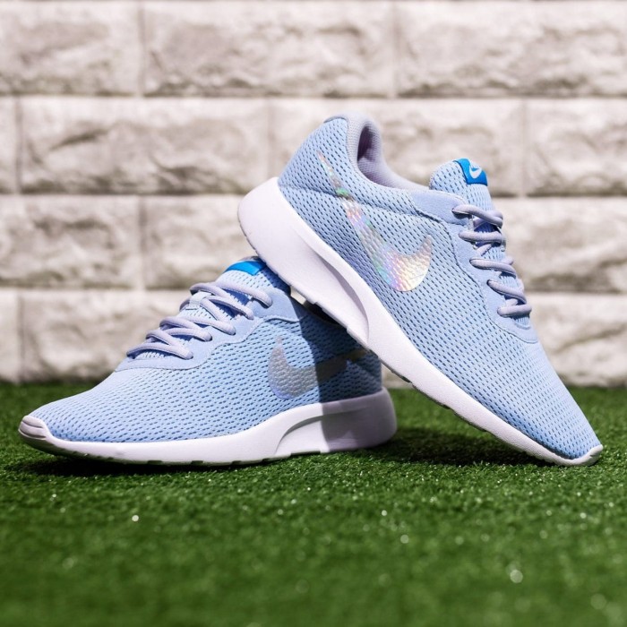 nike tanjun hologram