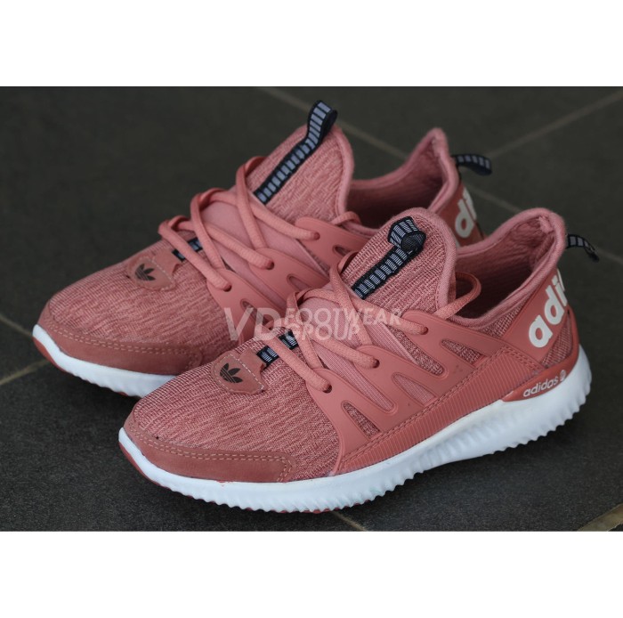 sneaker adidas wanita