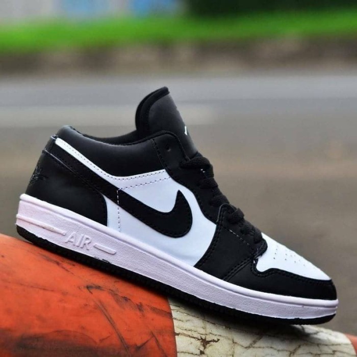 nike air jordan 1 low black and white