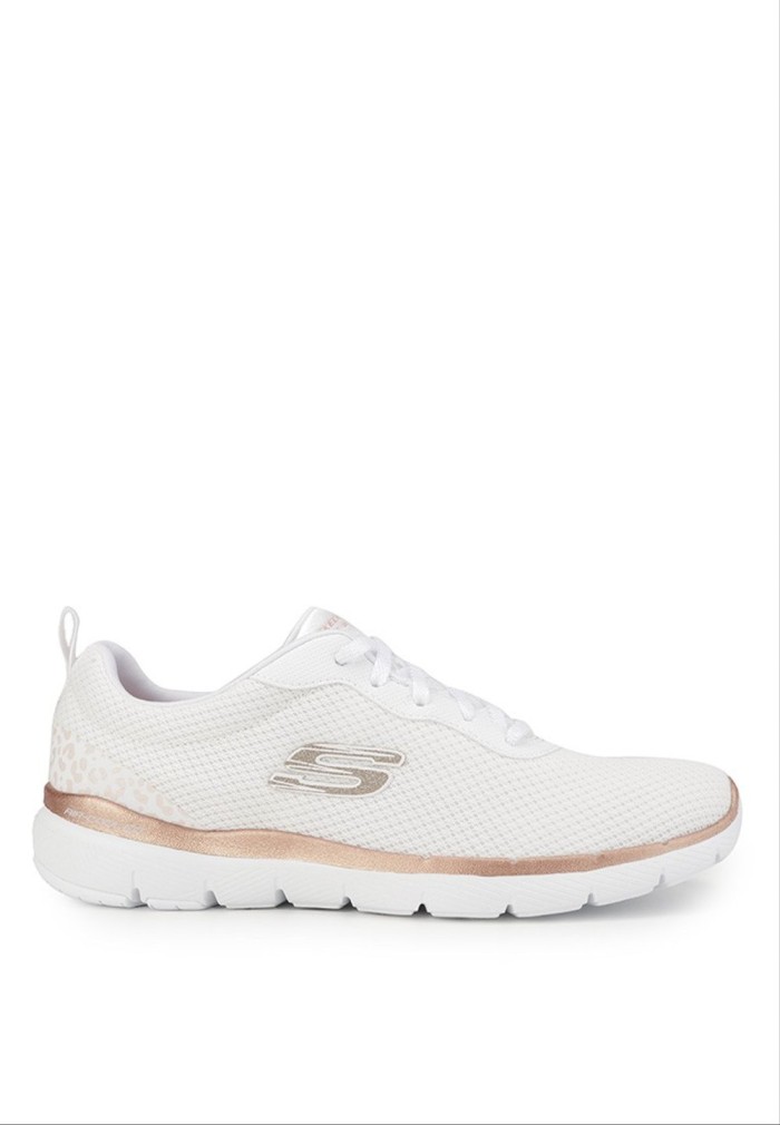 sepatu sport skechers