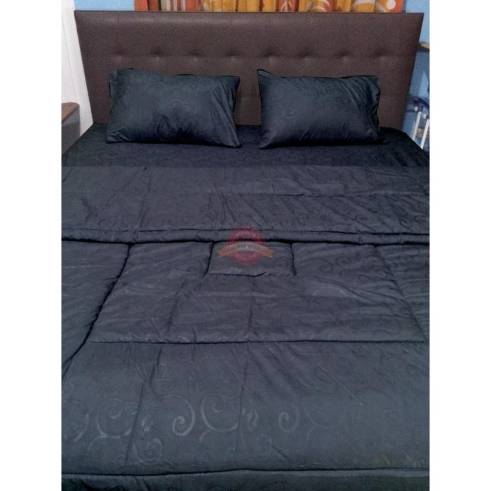 Jual Bed Cover Set Polos Black King Size Ukuran 180 X 200 Jakarta Pusat Digitalmarketshop1 Tokopedia