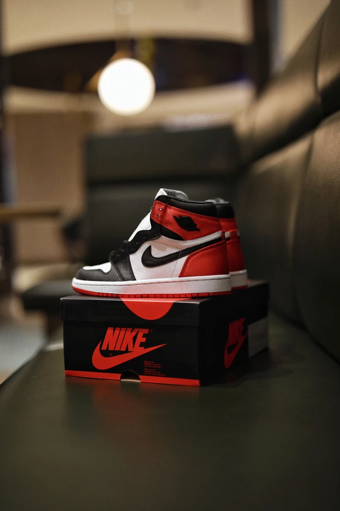 women's air jordan i black toe