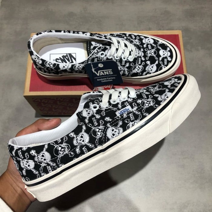 vans era skull