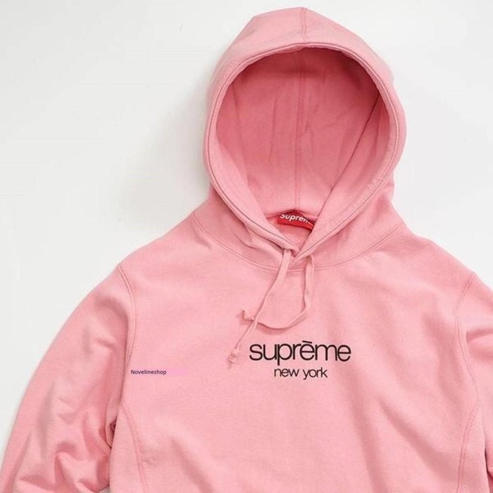 Supreme naomi tee. Толстовка supreme женская. Суприм розовая. Розовая толстовка суприм. Supreme new york худи.