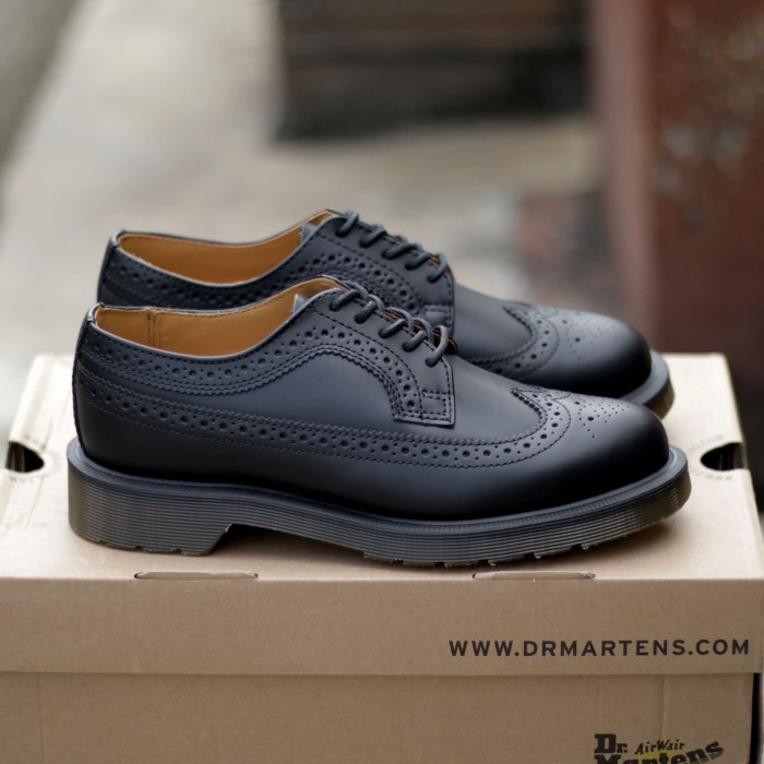 dr martens 3989 black