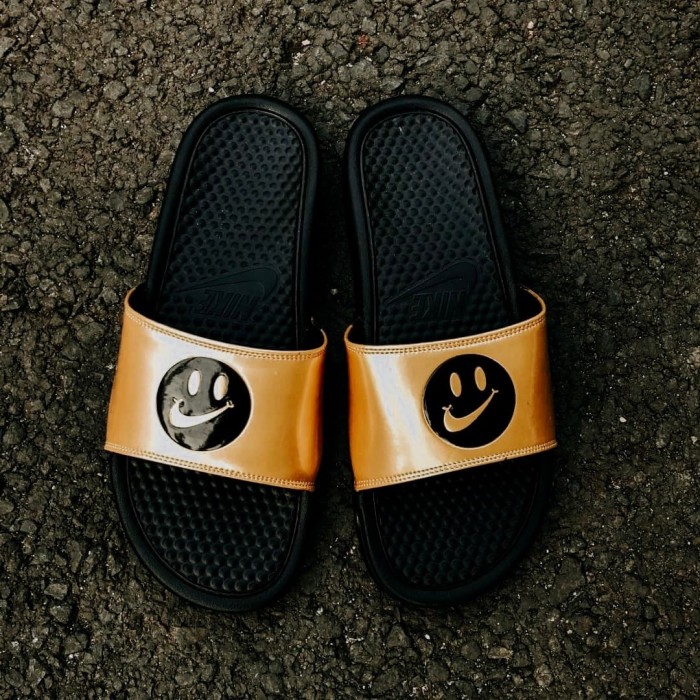 nike slides smiley face