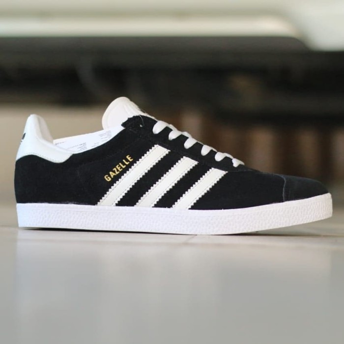 adidas gazelle black white