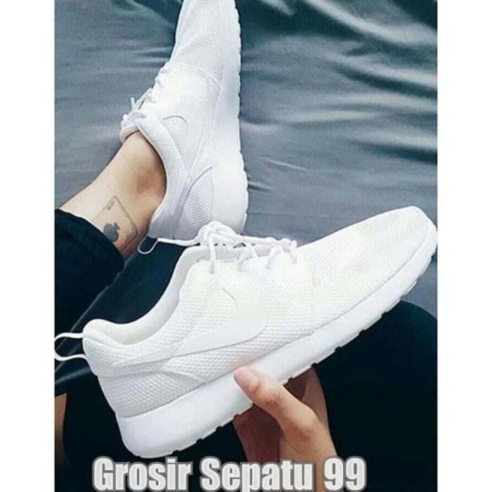 sepatu nike roshe run