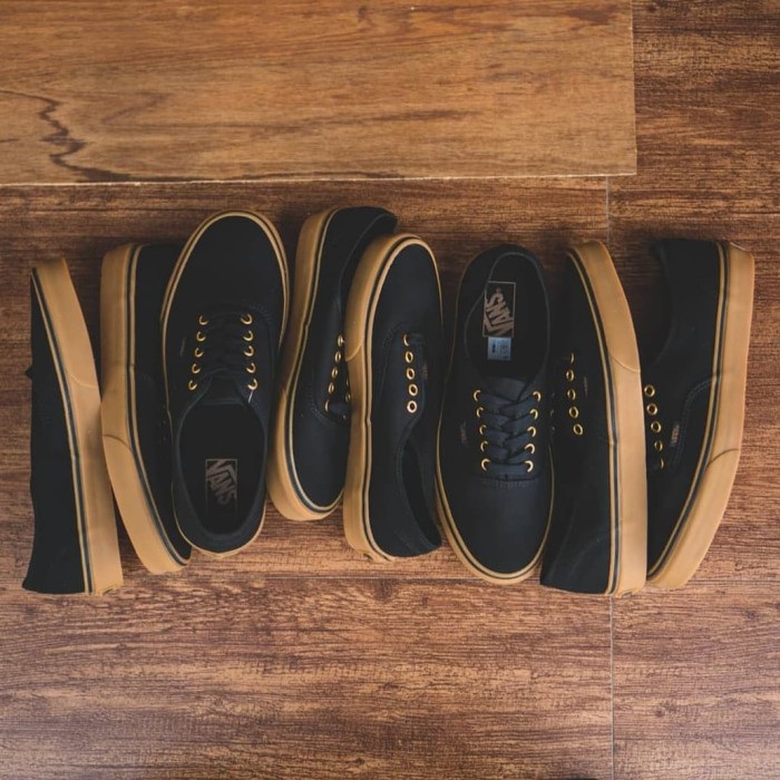 vans authentic black rubber