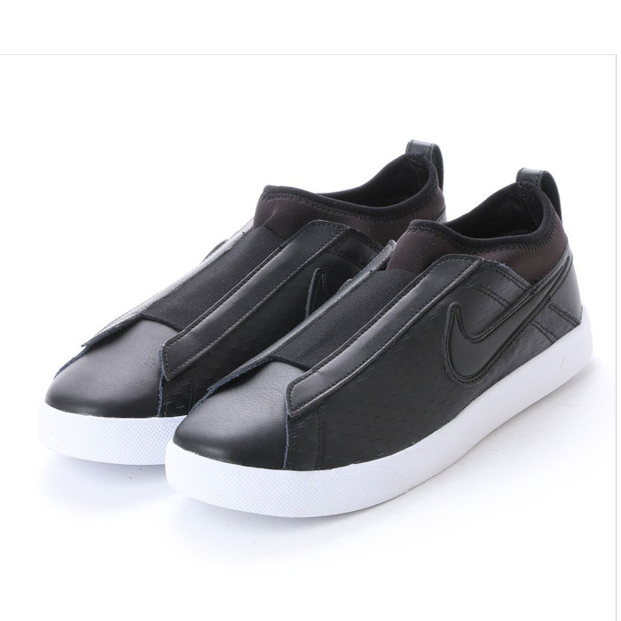 nike racquette slip on