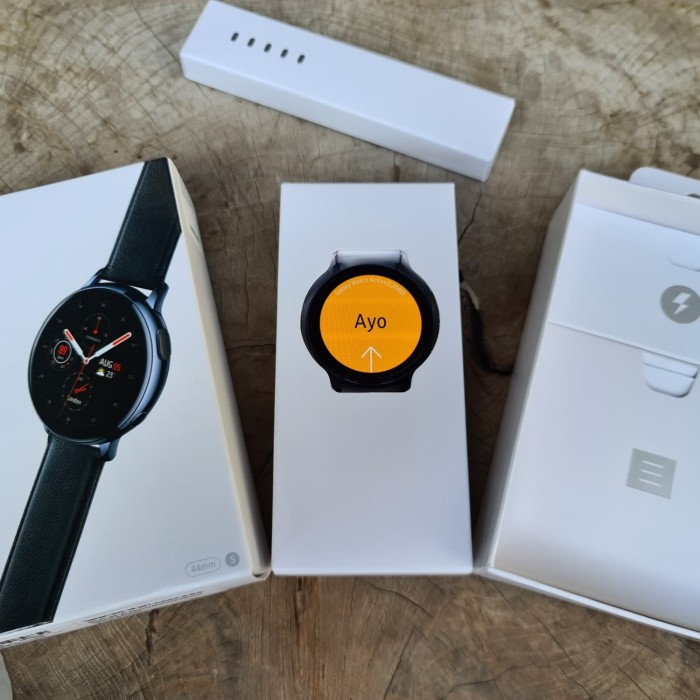 Foto Produk Samsung Galaxy Watch Active 2 Black SEIN (Stainless Steel) Like New - Hitam dari tomberry