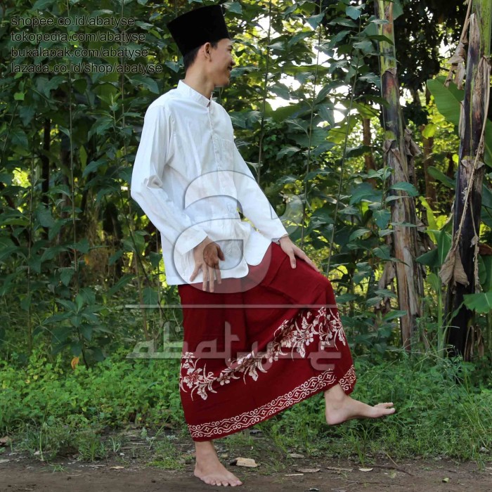 Jual Sarung Nusantara Merah Maroon Motif  Bunga Sarung 