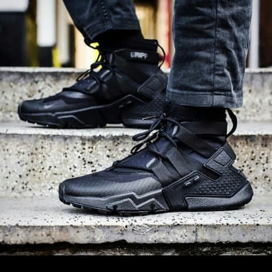huarache gripp triple black