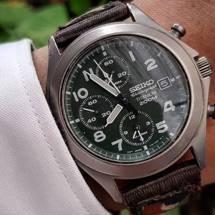 seiko chronograph titanium 200m
