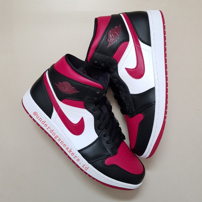 harga air jordan 1 mid bred toe