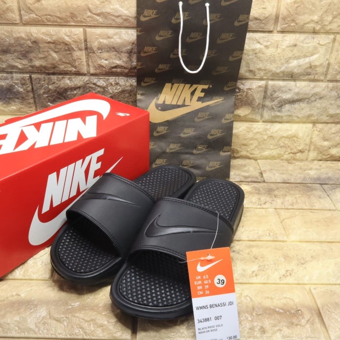 الكوة جنون أشير sandal slip on nike 