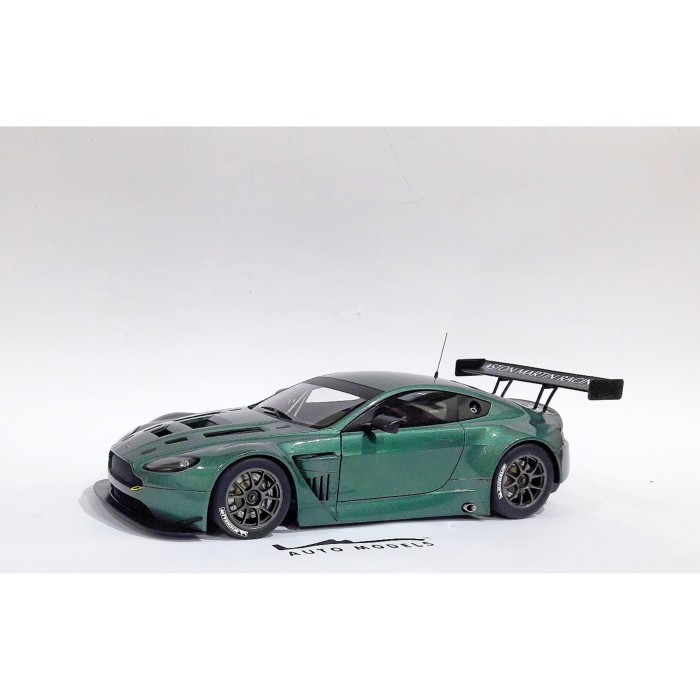 autoart aston martin vantage