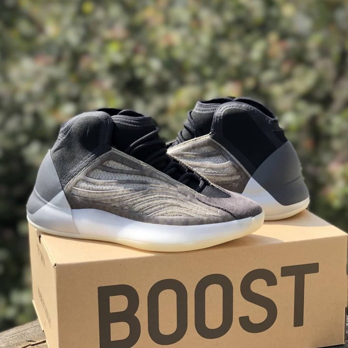 Adidas yeezy boost 700 qntm Men's Fashion Footwear.