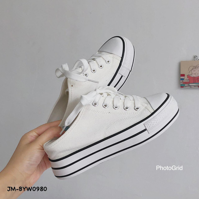 sepatu sandal sneakers
