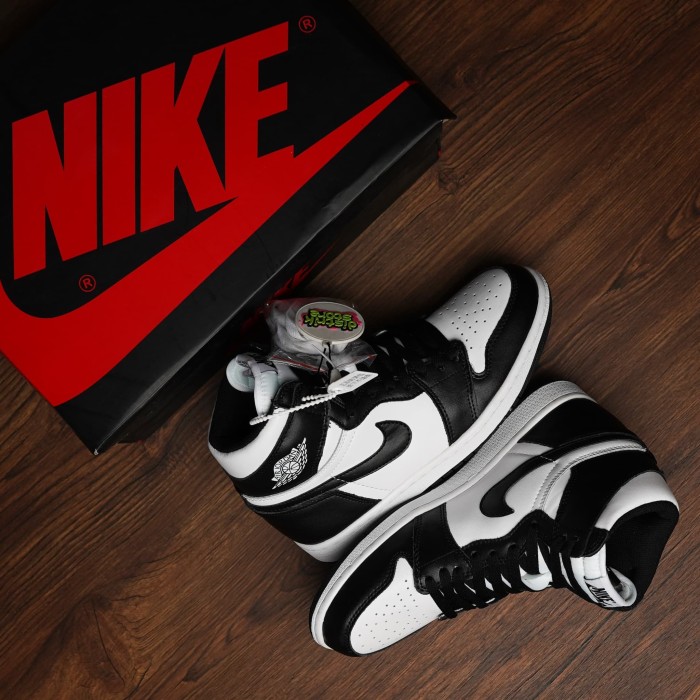 Jual SEPATU  Air Jordan  1 Retro High OG Black White 