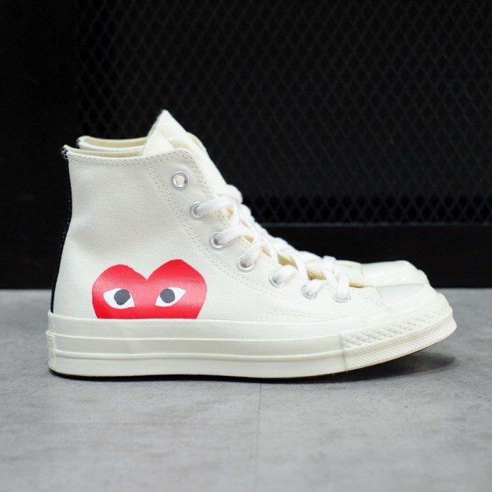 converse heart white shoes