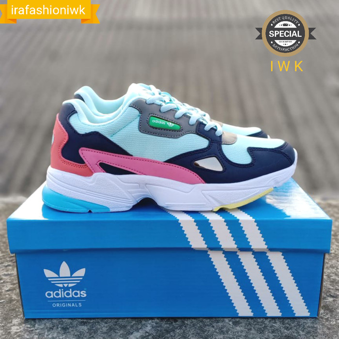 harga adidas falcon ori