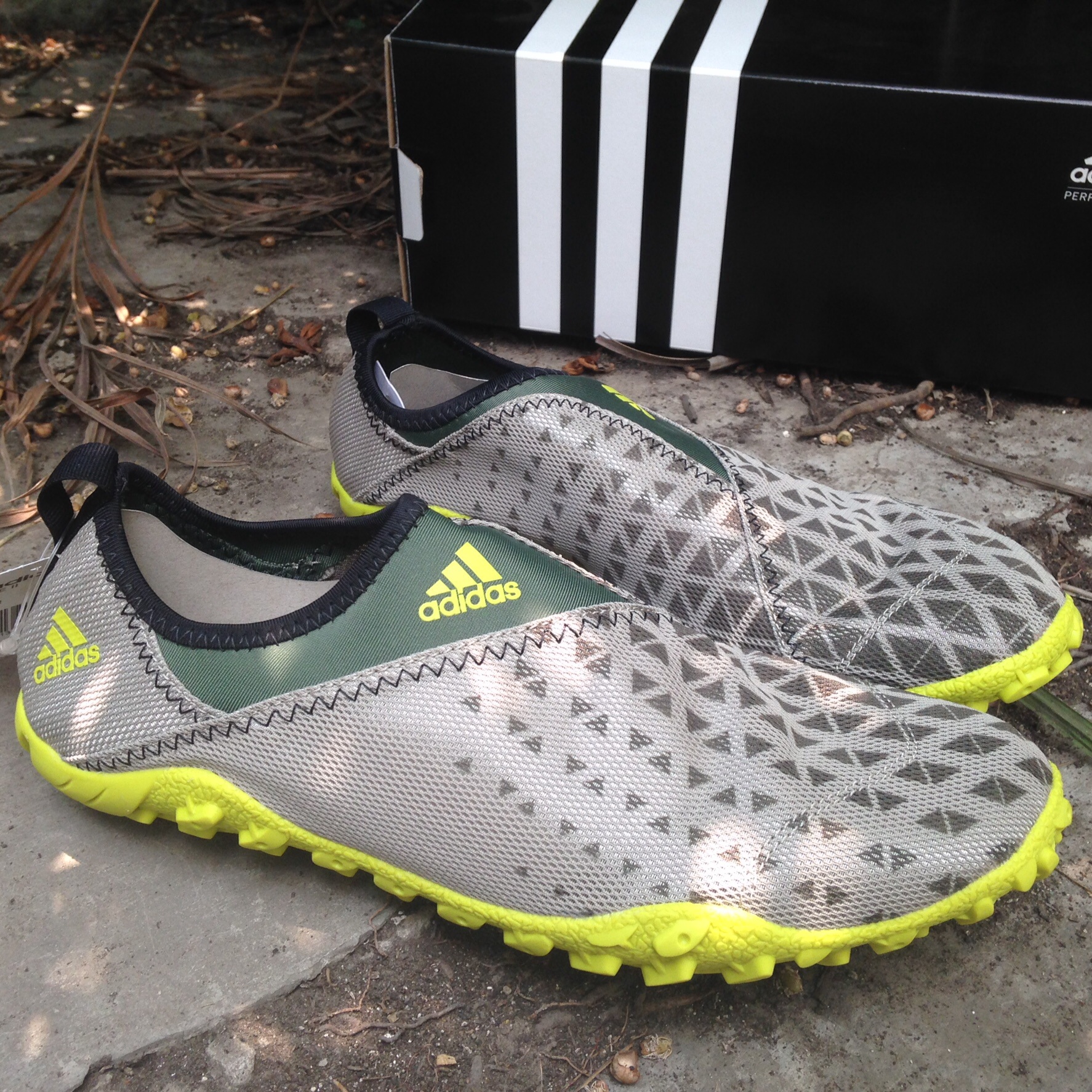 Sepatu Outdoor Adidas Jawpaw Slip On Anzit Dlx Kurobe Duramo Goretex dll