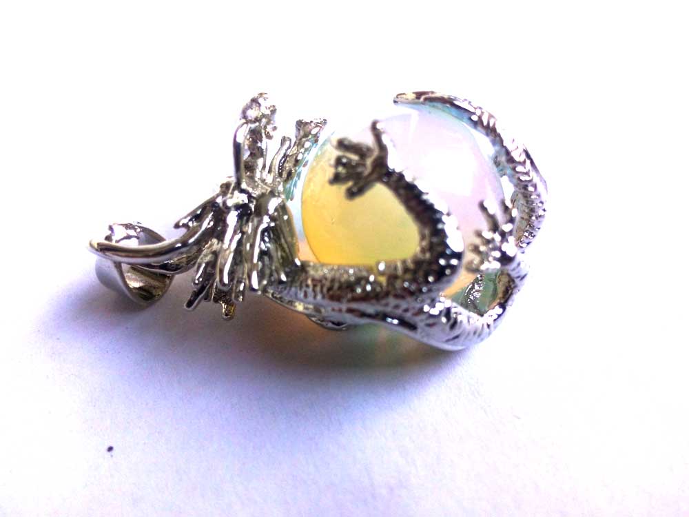 Jual Liontin Bulat Lilitan Naga Batu Kalimaya Putih jual liontin bulat lilitan naga batu kalimaya putih