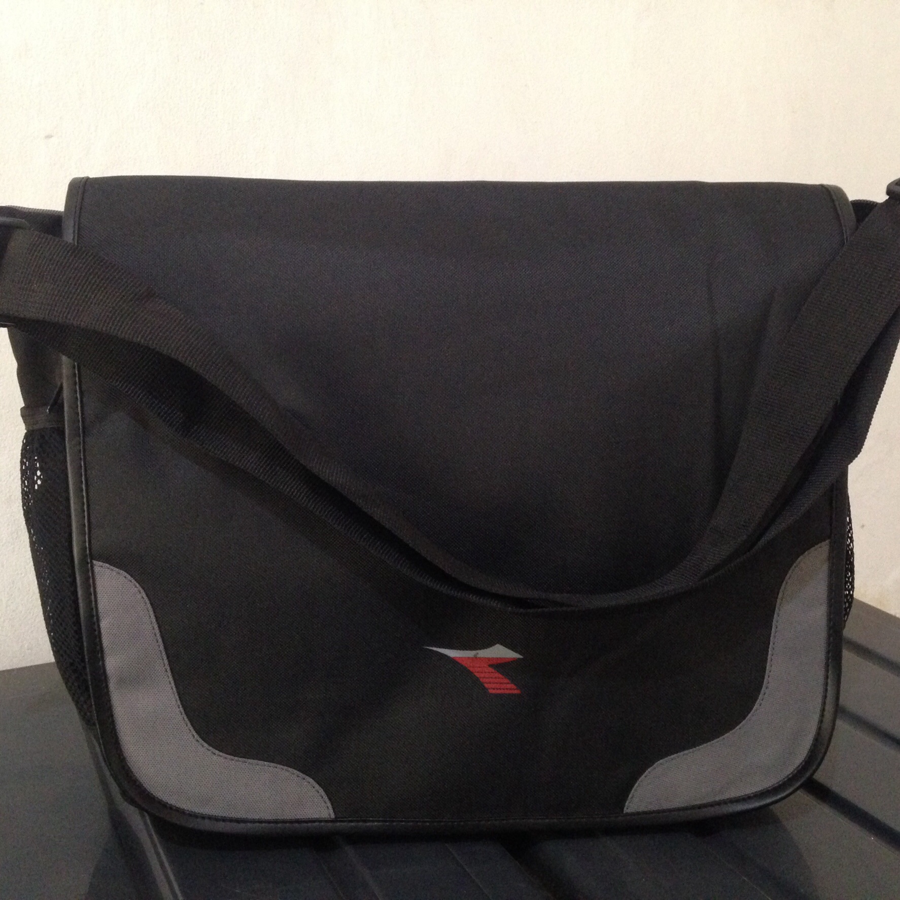 Tas Olahraga Adidas Versatile Diadora Shoebag/Backpack Travelbag ORIGINAL