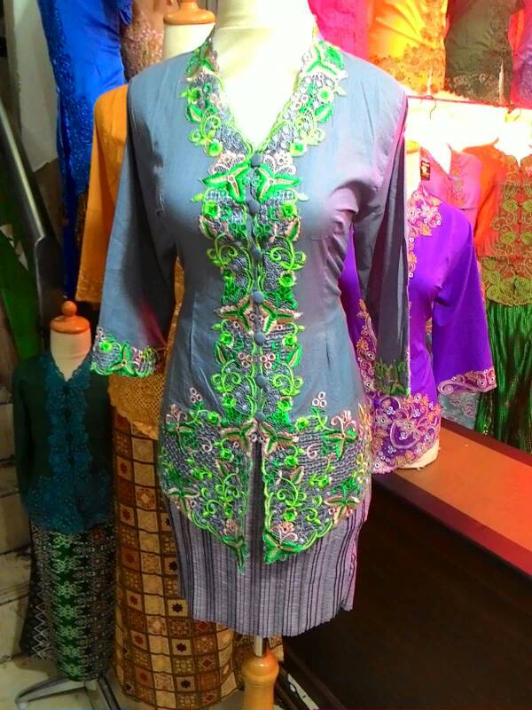 jual kebaya encim bordir lengan 7 8 dita collection jual kebaya encim bordir lengan 7 8 dita collection