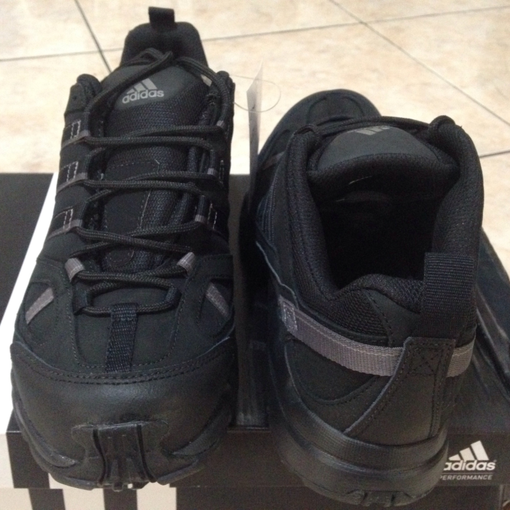 Harga Jual Harga Sepatu Adidas Gunung Jual Beli Sepatu Olahraga Jual Adidas AX1 Lea Hitam Size 44 Sepatu Gunung Outdoor