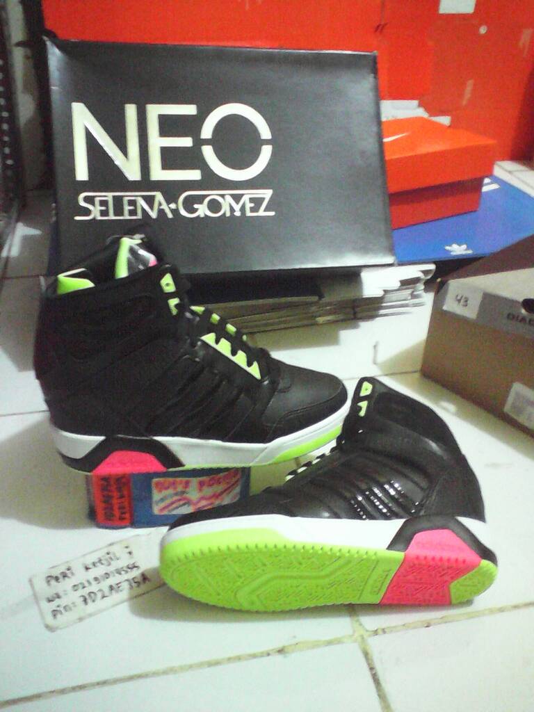 E4cbb Adidas Czech Shoes Gomez Dbb5d Selena Indonesia Neo kuiXPOZ