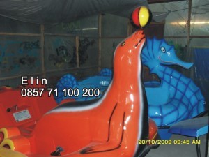 jual sepeda air sepeda air model anjing laut permainan air fiberglass pabrik fiberglass jual sepeda air sepeda air model anjing laut permainan air fiberglass pabrik fiberglass